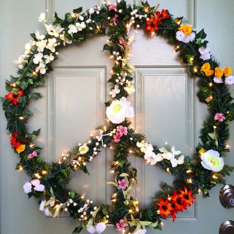 DIY Christmas peace wreath - 32" Flower Child Hippie Peace Sign Wreath - by Rachael Bower Peace Sign Wreath Diy, Traveler Room, Hula Hoop Peace Sign Diy, Flower Peace Sign Wreath, Peace Sign Wreath, Peace Wreath, Glamping Inspiration, Hippie Christmas, Peace Tree