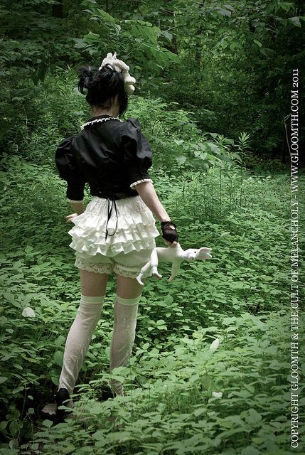 Ruffle Shorts Outfit, Ruffle Bloomers, Bloomers Shorts, Steampunk Clothing, Japanese Street Fashion, Ruffle Shorts, Fashion Design Clothes, Lolita Fashion, Fast Fashion