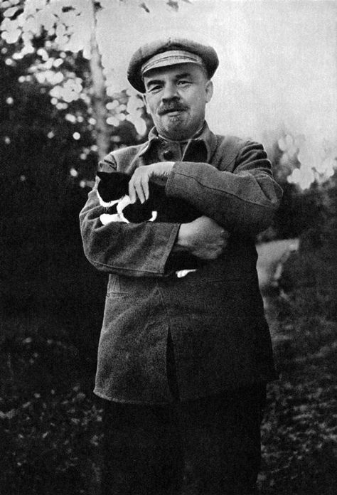 Vladimir Lenin, first leader of the USSR, with a cat Socialist Aesthetic, Celebrity Cats, Vladimir Lenin, Communist Propaganda, Russian Revolution, Propaganda Art, Evil People, Russian History, Cat People