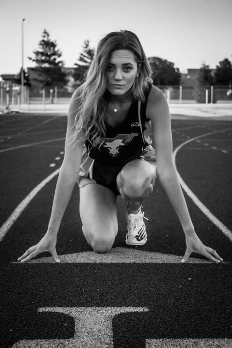 Senior Photos Track And Field, Running Senior Pictures, Track Pictures Poses Photo Ideas, Senior Picture Ideas Track And Field, Senior Pictures Track, Track And Field Senior Pictures, Track Photoshoot Photo Ideas, Athletic Photos, Athlete Photoshoot