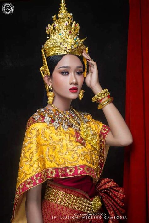 Makeup Reference, Cambodian Dress, Khmer Culture, Cambodia Wedding, Dont Touch My Phone Wallpaper, Ancient Costume, Modern Wedding Dresses, Classical Dance, Dance Outfit