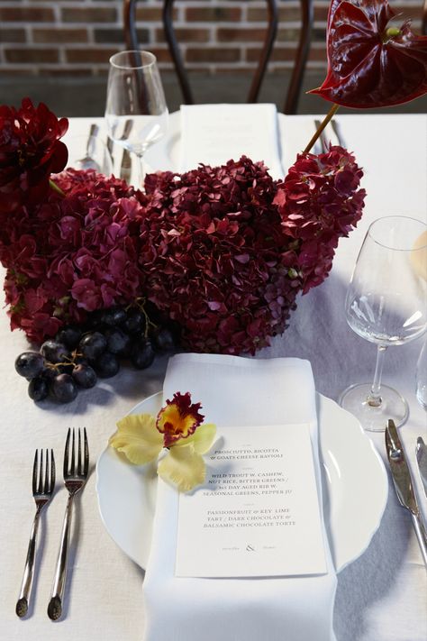 Centerpieces With Pomegranate, Grape Tablescape, Pomegranate Wedding Decor, Grape Wedding Theme, Burgundy Flower Centerpieces, Hydrangea Table Arrangements, Burgundy Tablescape, Tuscan Tablescape, Hydrangea Wedding Centerpieces