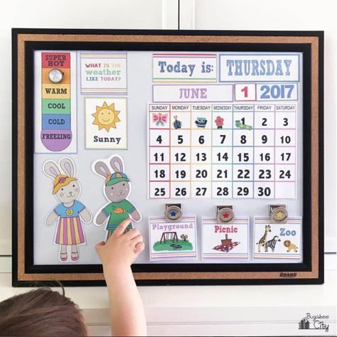 Create a DIY Children's Calendar with these free printables for days of the week, months, weather and daily activities. 2017 calendar pages available. Laminator Crafts, Weather Printables, Toddler Calendar, Kindergarten Calendar, Preschool Calendar, Homeschool Calendar, Toddler Board, Lay Lay, Command Centers