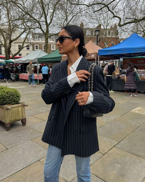 Hannah on Instagram: “Potato potahto 🤷🏽‍♀️ happy Saturday my loves!” Pinstripe Blazer Outfit, Striped Blazer Outfit, Navy Blue Blazer Outfit, Navy Blazer Outfits, Blue Blazer Outfit, Uggs Tasman, Amsterdam Outfit, Uggs Outfits, Blazer Street Style