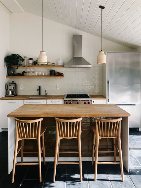 Let the Light In: A Rustic Modern Farmhouse by Sarah Solis | Rue Modern Scandinavian Farmhouse, Kitchen Design Styles, Rustic Modern Farmhouse, Built In Banquette, Mirror Room, Room Ideas Aesthetic, Modern Rustic Homes, Cubicle Decor, Luxury Kitchen Design