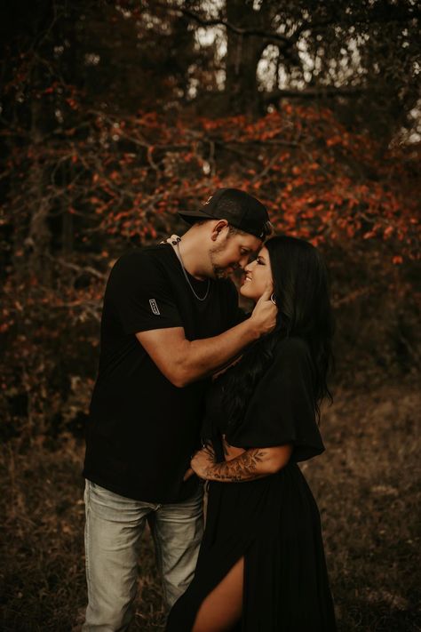 Moody Fall Couple Photoshoot, Photo Shoot Mood Board, Fall Couple, Romantic Photos Couples, Aesthetic Photoshoot, Anniversary Photoshoot, Couple Photography Poses, Couple Photoshoot, Couples Photos