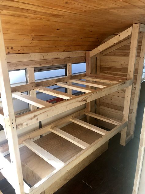 Build Bunk Beds, Camper Bunk Bed Ideas, Caravan Bunks, Diy Bunk Beds Plans, Camper Bunk Beds, Rv Bunk Beds, Bunk Bed Plan, Bed Tutorial, Cabin Bunk Beds