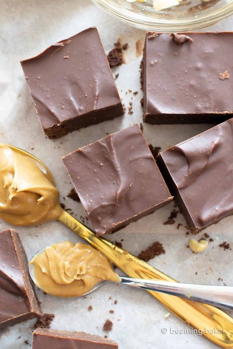 2 Ingredient Keto Chocolate Peanut Butter Fudge - Beaming Baker Chocolate Peanut Butter Fudge Easy, Fun Easy Desserts, Beaming Baker, Easy Easter Recipes, Dessert Hacks, Low Carb Candy, Peanut Butter Fudge Recipe, Peanut Butter Fudge Easy, Keto Fudge