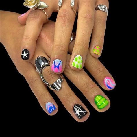 Short Rave Nails, Rave Nails Short, Fur Nails, Nail Sunny, Rave Nails, Junk Nails, Mens Nails, Retro Nails, Hippie Nails