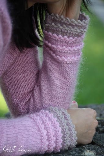 super-cute cuffs, also a good way to elongate sleeves after the fact, just pick up and knit :): Knitting Projects Sweaters, Sweater Tutorial, Diy Tricot, Crochet Baby Clothes, Beautiful Knitting, Knit Stitch, Knitting For Kids, Knitting Tutorial, Knitting Techniques