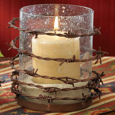 Great website with ideas for those who like to decorate their homes rustic or country style Wire Candle Holder, Do It Yourself Decoration, Deco Champetre, Western Homes, Diy Gnomes, Style Deco, Pillar Candle Holders, Barbed Wire, Western Home Decor