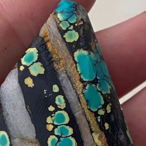 Mamie on Instagram: "Natural Hubei turquoise, 「14.2g, $12」size:43＊27＊8 mm.comment “me”or“M”to claim. 
#turquoisecabs
#handmadjewelry
#cabsale
#womanmade
#turquoiseslabs
#turquoisecluster
#hubeiturquoise
#naturalemerald 
#turquoisesupplier
#handmade
#turquoisejewellery 
#morenciturquoise
#jewelrydesigner 
#roughturquoise
#natureturquoise
#turquoiserough
#turquoiserock
#yungaimine
#blueturquoise
#lizard 
#rojeweler" Hubei Turquoise, Morenci Turquoise, Natural Emerald, Turquoise Jewelry, Turquoise Blue, Handmade Jewelry, Jewelry Design, Turquoise, Beads