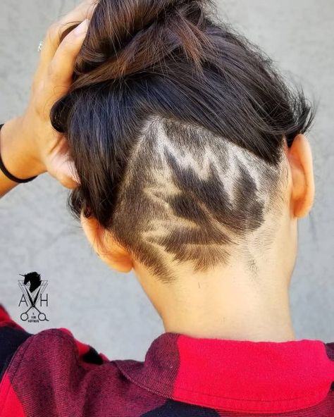 Outstanding Leaf Design Undercut Designs For Women, Undercut Tattoos, High Ponytail Styles, Edgy Undercut, Undercut Hair Designs, Undercut Hairstyles Women, Underlights Hair, Undercut Designs, Shaved Hair Designs