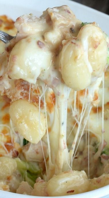 Alfredo Gnocchi Bake, Chicken Alfredo Gnocchi, Gnocchi Alfredo, Alfredo Gnocchi, Garlic Breads, Alfredo With Chicken, Gnocchi Bake, Gnocchi Recipes Easy, Gnocchi Dishes