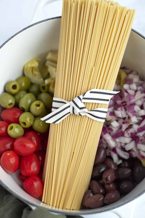 Easy One Pot Pasta, Pasta Receipes, Meatless Pasta Recipes, Greek Spaghetti, Easy Supper Recipes, Meatless Pasta, Garlic Pesto, Food Dolls, Gluten Free Spaghetti