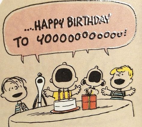 Peanuts Snoopy Birthday Cards, Peanuts Birthday Wishes, Happy Birthday Snoopy Funny, Snoopy Birthday Cards, Happy Birthday Jokes, Tarjetas Aesthetic, Snoopy Bday, Happy Birthday Snoopy, Charlie Brown Birthday