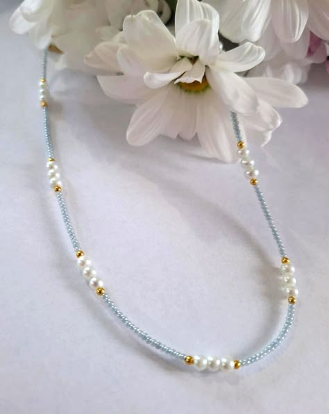 Recycled bead necklace Creative Beaded Jewelry, Cute Bead Necklaces Diy, Chocker Diy Beaded Necklaces, Ideas For Beaded Necklaces, Cute Bead Necklaces, Seed Bead Necklaces Ideas, Necklace Beads Ideas, Beaded Jewelry Simple, Seed Bead Necklace Diy