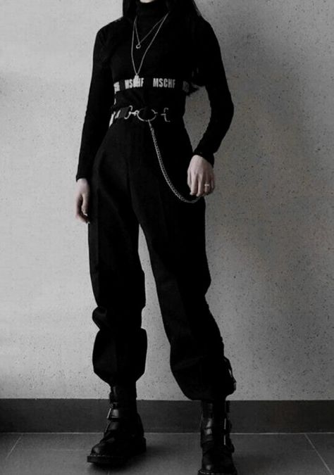 Goth Tomboy, Black Outfit Korean, Korean Outfits Casual, Tomboy Dresses, Black Turtleneck Outfit, Cosplay Supplies, Purple Goth, Lit Outfits, Black Jeans Outfit