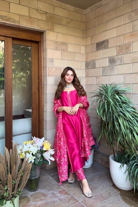 Amaara Pink Solid Suit Set from @shrutkirtionline Indian Wedding Outfit, Traditional Indian Dress, Long Dress Design, Indian Photoshoot, Traditional Indian Outfits, Trendy Dress Outfits, Pink Suit, Ethnic Outfits, Pink Solid