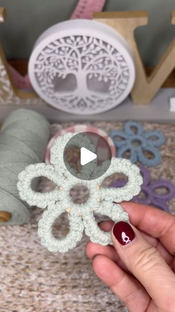 Caroline Fleming on Instagram: "Macrame Flower Tutorial  As voted for on a poll in stories here is the tutorial for the macrame flower 🌺  I used 3mm cotton cord and a 30mm wooden ring to make these very simple macrame flowers 🌺  🔥 #gifted the 3 colour macrame cords were kindly gifted to me from @therangeuk  #macrameflower #macrameflowers #macrameflowertutorial #macrametutoríal #colourfulmacrame #springcrafts #macraméideas" Macrame Flowers Diy, Macrame Flowers Tutorial, Baby Macrame Ideas, Macrame Flower Tutorial, Diy Macrame Flower, Caroline Fleming, Ring Macrame, Flower Macrame, Macrame Flowers