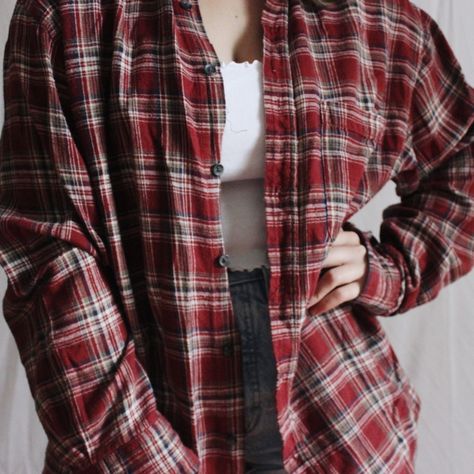 Red Flannel Aesthetic, Red Flannel Outfit Aesthetic, Plaid Shirt Aesthetic, Red Checked Shirt Outfit, Lillian Core, Flannel Outfit Women, Red Flannel Outfit, White Flannel Outfit, Flannel Outfits Aesthetic