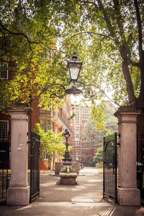 London Mayfair Aesthetic, Mayfair London Houses, Mayfair London Aesthetic, Eataly London, London Streets Aesthetic, London Adventures, London Walks, Pretty Cities, London Tourism