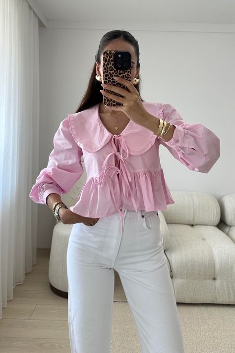 New Arrivals - Nazliye Moda | Women Apparel Fashion - Page 5 Cute Romantic Outfits, Trending Tops For Women 2024, Trending Clothes 2024, Trendy Cotton Top With Pink Bow, Chic Pink Top With Ruffled Collar, Cute Cotton Top With Pink Bow, Cute Pink Tops With Bow, Feminine Pink Ruffled Shirt, Pink Top Outfit