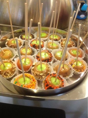 Image Mini Carmel Apples, Dairy Free Caramel, Caramel Apple Bites, Mini Caramel Apples, Caramel Apples Recipe, Apple Bite, Allergy Free Recipes, Caramel Recipes, Candy Apples