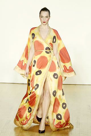 11. For The Fashionista Junk Food Ideas, Pizza Uniform, Pizza Clothes, Cool Pizza, Radical Chic, Pizza Popcorn, Pizza Wedding, I Want Pizza, Pizza Aesthetic