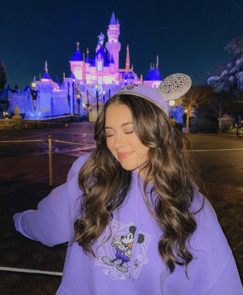 Emily Nelson Disney, Emily Enchanted, Disneyland Pics, Memory Day, Emily Nelson, Runaway Railway, Disneyland Aesthetic, Selfies Ideas, Disney Poses