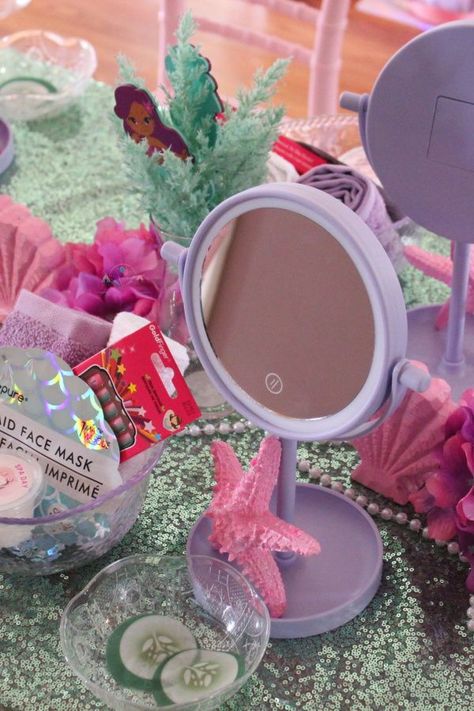 Don't miss this pretty mermaid spa birthday party! The party activity is so much fun! See more party ideas and share yours at CatchMyParty.com Spa Party Theme, 14th Birthday Party Ideas, Spa Birthday Party, Salon Party, Kids Spa Party, Spa Party Favors, 7th Birthday Party Ideas, Girl Birthday Party Favors, Diy Spa Day