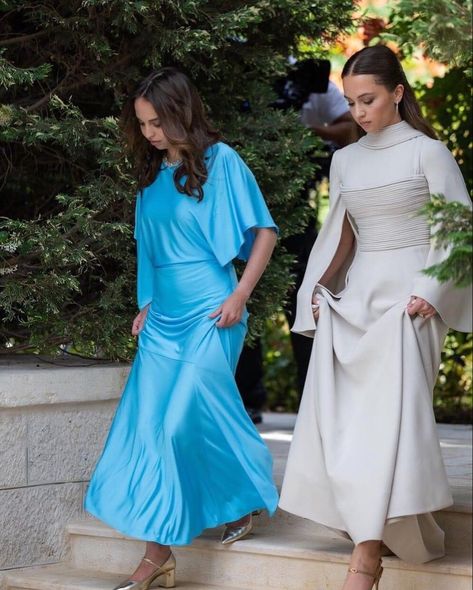 Princess Iman, Prince Wedding, Jordan Royal Family, Drape Maxi Dress, Estilo Real, Queen Rania, Royal Outfits, Crown Princess Victoria, Royal Princess