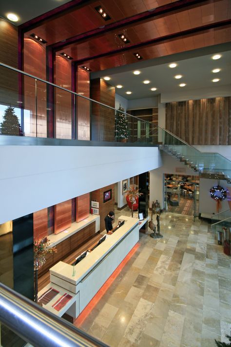 Hotel Lobby Double Height, Double Height Reception Lobby, Double Height Lobby Design, Double Height Office Reception, Double Height Lobby Ceiling Design, Double Height Office, Reception Stairs, Double Height Reception, Reception Lobby Design