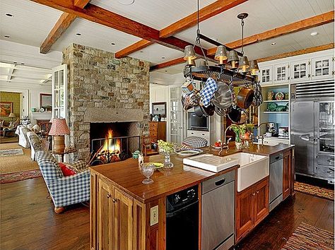 Rustic Italian Home Decor, Hamptons Style House, Kitchen Keeping Room, Rustic Italian Decor, Kitchen With Fireplace, Rustic Italian Home, Hamptons Style Home, Rustic Italian, Tuscan House