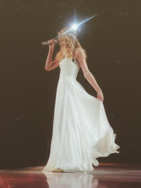 tay Fearless Tour, Taylor Swift Fearless, Taylor Swift Wallpaper, Taylor Swift Album, Swift 3, Long Live Taylor Swift, Live Taylor, Taylor Swift 13, Taylor Swift Pictures