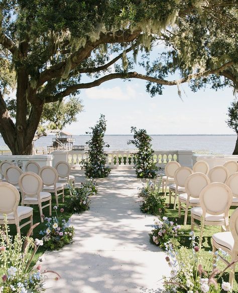 We can't wait to help you plan your dream wedding 💖 To book a tour of Bella Cosa wedding venue in Lake Wales pop us a message or email us at weddings@bellacosaweddingvenue.com. We would love to hear from you and start your wedding planning. Dream Wedding Venues Beach, Wedding Venues By Water, Outside Venue Wedding, Wedding Venues Ideas Outdoor, Lake Venue Wedding, Wedding At Lake House, Wedding Venue By Water, Isle Wedding Ideas, Family Style Seating Wedding