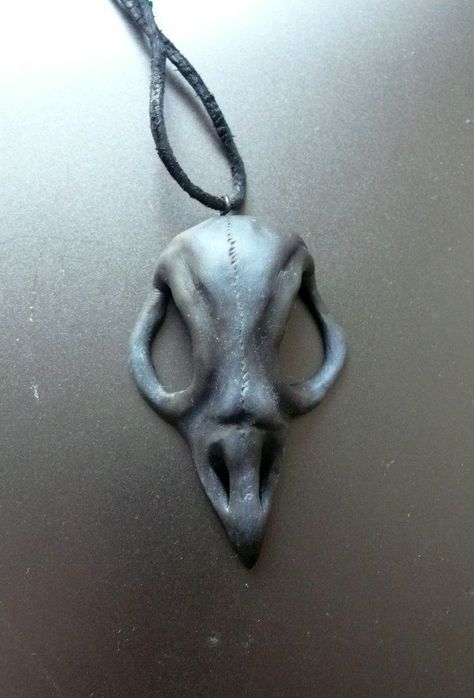 Skull Polymer Clay, Crow Skull, Bird Skull, Polymer Clay Pendant, Polymer Clay Creations, Clay Ideas, Clay Creations, Polymer Clay, Pendant