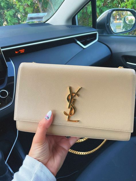 YSL, YSL bag, Saint Laurent, saint laurent bag, kate, ysl kate, ysl kate medium, medium kate, nude bag, luxury, luxury bag, gold hardware Ysl Kate Bag, Ysl Bag Outfit, Ysl Kate, Kate Bags, Cream Bags, Luxury Purses, Pretty Bags, Cloth Bags, Luxury Bags