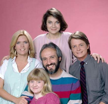 family ties with michael j. fox Pet Monster, 1980s Tv Shows, 1980s Tv, 80 Tv Shows, Top Tv Shows, Michael J Fox, Classic Television, Family Ties, Old Shows