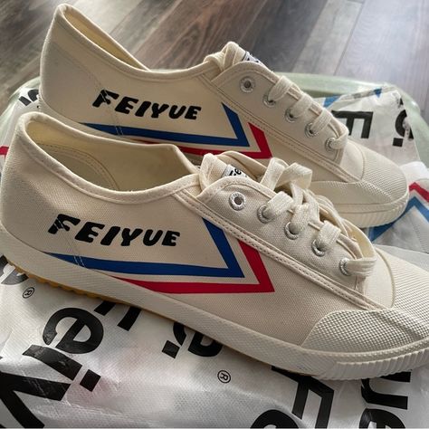 White Feiyue shoes Feiyue Shoes, Hell Yeah, Brooks Sneaker, Sneakers, T Shirts, Plus Fashion, Outfit Inspo, Jeans Shoes, Fashion Tips