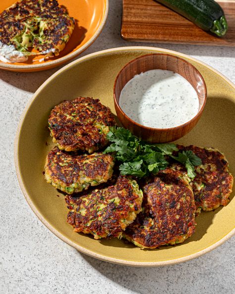 Kaizen Pasta, Low Carb Zucchini Fritters, Shred Happens, Low Carb Sushi, Garlic Parmesan Pasta, Zucchini Fritters Recipe, Low Carb Chips, Food Protein, Low Carb High Protein