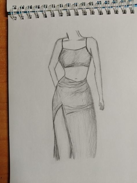 Dress Drawing Sketches Easy, Clutter Drawing, Drawing Eyes, Pencil Sketch Images, Fashion Drawing Sketches, Fashion Drawing Tutorial, Cute Sketches, Cool Pencil Drawings, Meaningful Drawings