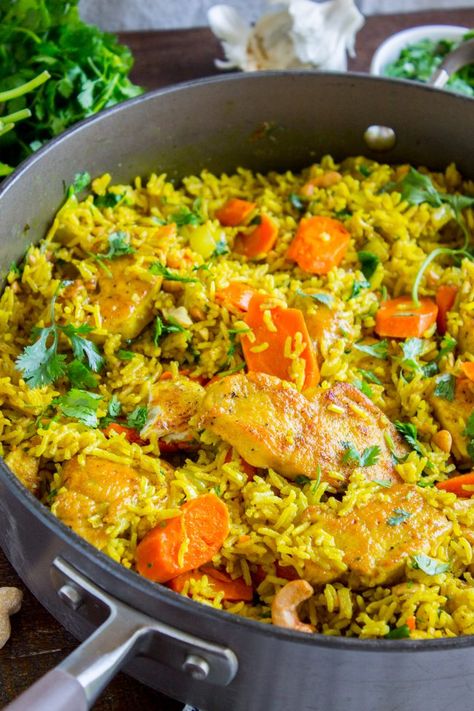 Indian One Pot Meals, Breyani Recipes Chicken, Healthy Biryani, Indian Chicken Biryani, Rice Basmati, Vegetable Skillet, Chicken Rice Recipe, The Food Charlatan, Indian Rice Recipes