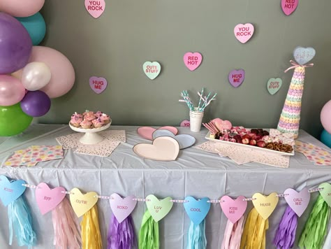 Conversation Heart Gender Reveal, Valentines First Birthday Party, Conversation Hearts Party, Conversation Hearts Decor, Pregnancy Fashion Winter, Conversation Hearts Candy, Valentines Baby, Balloon Tower, Sweetheart Table Decor