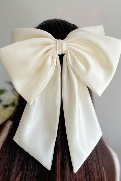 Bridal Hair Bows, Giant Hair Bow, Bridal Bow Hair, Big Bow Hairstyle, Hair Bow Ideas, Bows In Hair, Women Wedding Suit, Bridal Hair Bow, Wedding Hair Bow