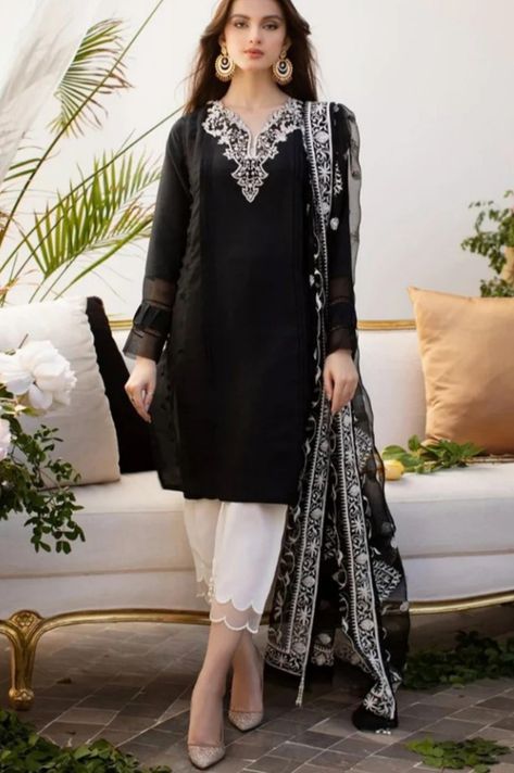 Black Shalwar Kameez For Girl, Black And White Pakistani Suit, Black And White Shalwar Kameez, Black Shalwar Kameez For Women, Pakistani Outfits Simple, Black Shalwar Kameez, Black Kameez, Mina Hassan, Eid Clothes