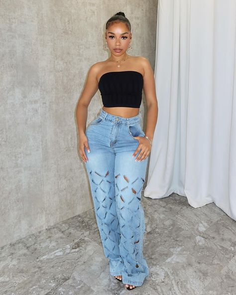 New Drops! “Melrose Ruched Tube Crop Top” “Cross You Over Cutout Denim Jeans” Outfit With Tube Top, Tube Top Outfit Ideas, Tube Top Outfit, Top Outfit Ideas, Denim Tube Top, Tube Top Outfits, Sequin Pant, Pink Tube Top, White Tube Top