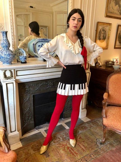 Piano Skirt, Colored Tights Outfit, Cream Maxi Dress, Skirt Black And White, Black Clothes, Colored Tights, Moschino Cheap And Chic, Clothing Pieces, Funky Fashion