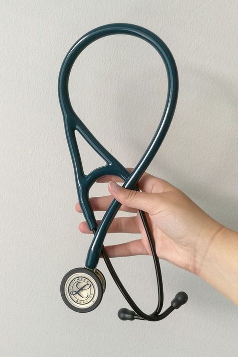 3M™ Littmann® Cardiology IV Stethoscope with Caribbean Blue tubing and a Champagne Finish chestpiece. 💙 PC: teekkarista_laakariksi Littmann Stethoscope Colors, Littmann Stethoscope Nursing, Littmann Stethoscope Aesthetic, Litman Stethoscope, Stethoscope Aesthetic, Pray Board, Littman Stethoscope, Nurse Style, Littmann Cardiology