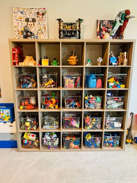 7 Toy Organizing Ideas for Busy Parents - Organized Marie Declutter Toys Organizing Ideas, Little People Storage, Diy Toy Organizer, Toy Closet Organization, Toy Organization Diy, Organizing Toys, Kids Organization, Step On A Lego, Blog Organization